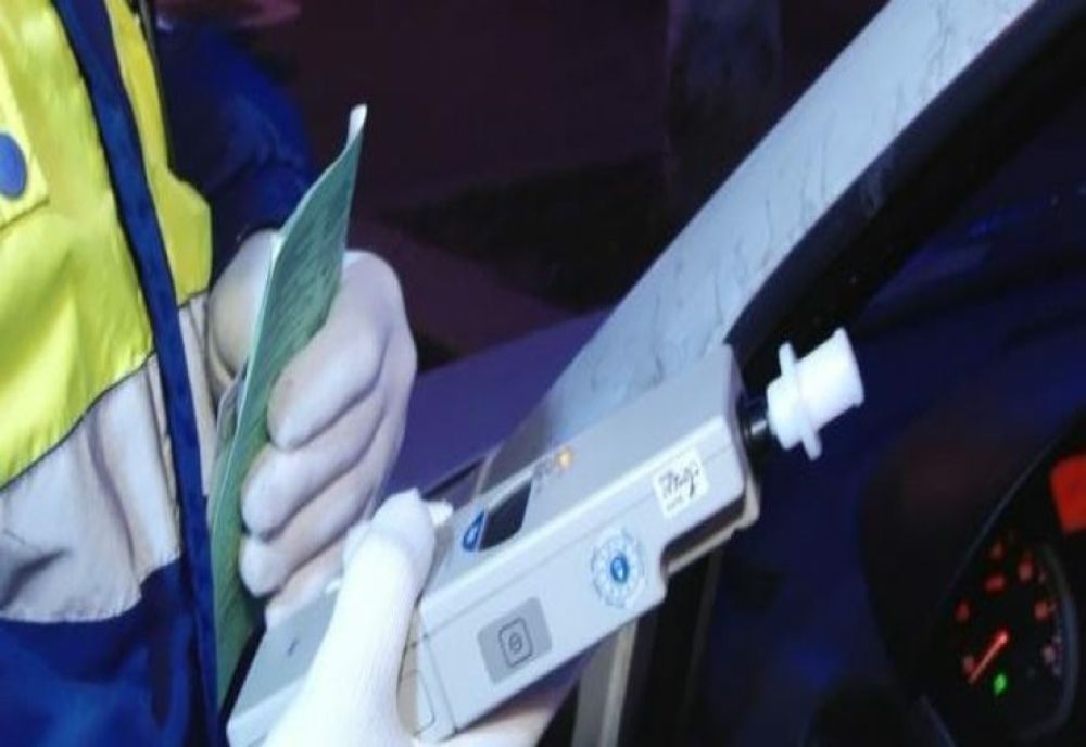 Băut bine, s-a urcat la volanul mașinii. Reacția polițiștilor