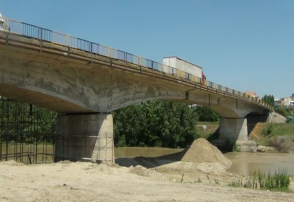 Tânără de 23 de ani însărcinată în 5 luni salvată de la sinucidere de polițiștii din Slobozia