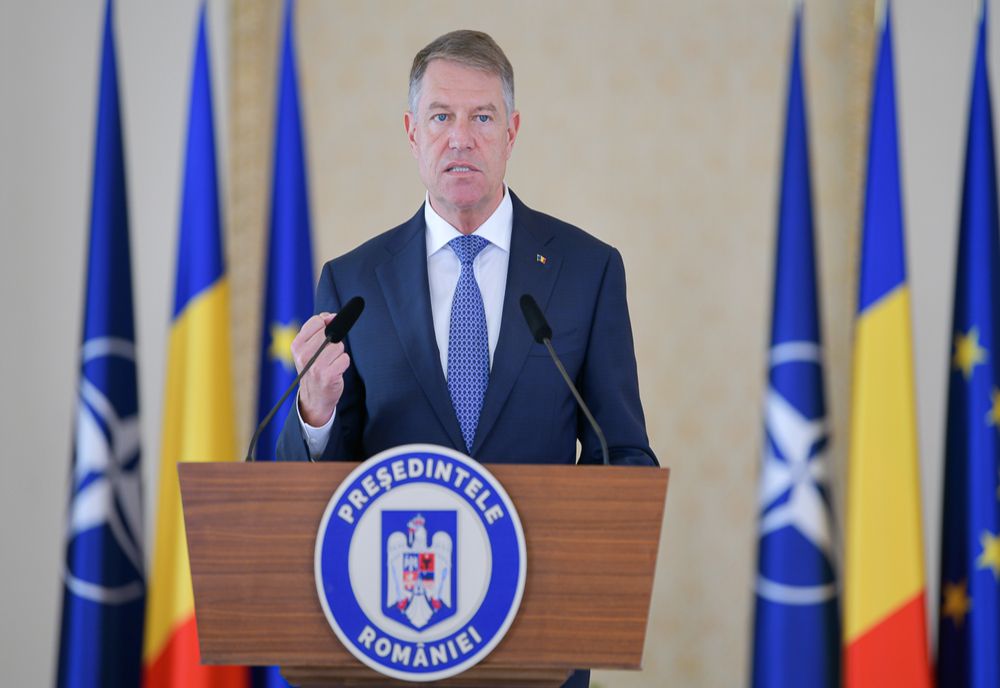 Președintele Iohannis i-a decorat pe cei 8 militari care și-au pierdut viața în Constanța