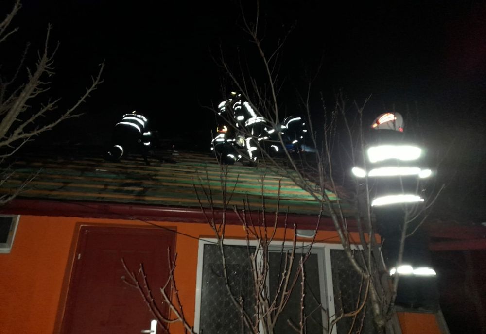         Incendiu la Rădulești din cauza unui coș de fum