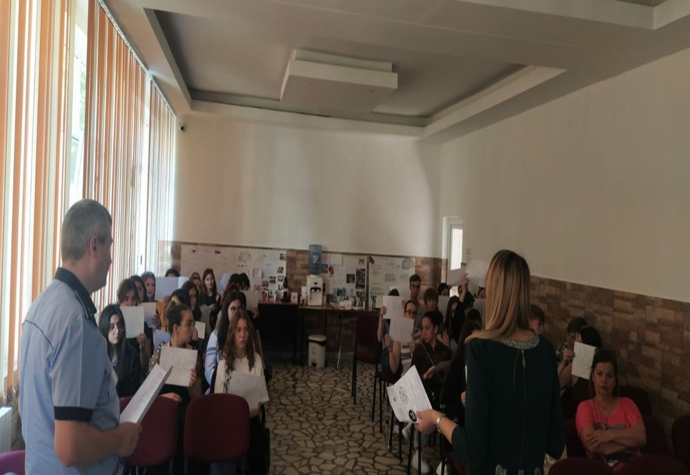  Polițiștii ialomițeni, activități de prevenire la Colegiului Național Mihai Viteazul 