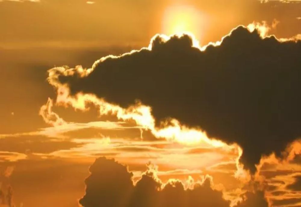 Vremea 12 iunie - Se încălzește în toată țara dar rămâne în vigoare codul galben de ploi torențiale