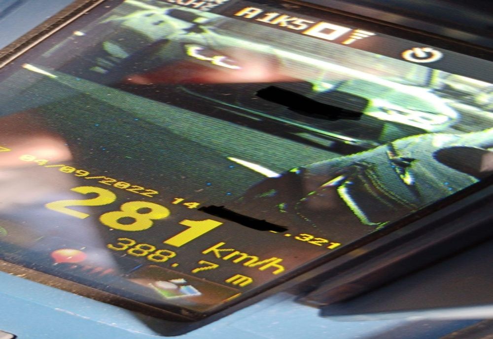 Șofer prins cu 281 km/h pe o autostradă din România! Este CEA MAI MARE viteză înregistrată de radar în acest an