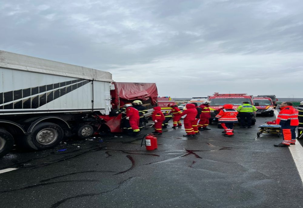FOTO VIDEO Accident grav cu o persoană încarcerată pe Autostrada București - Constanța