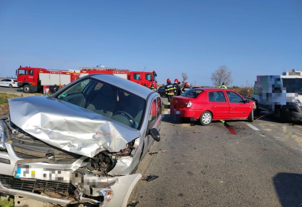 FOTO Accident grav pe DN2A. Două victime la spital
