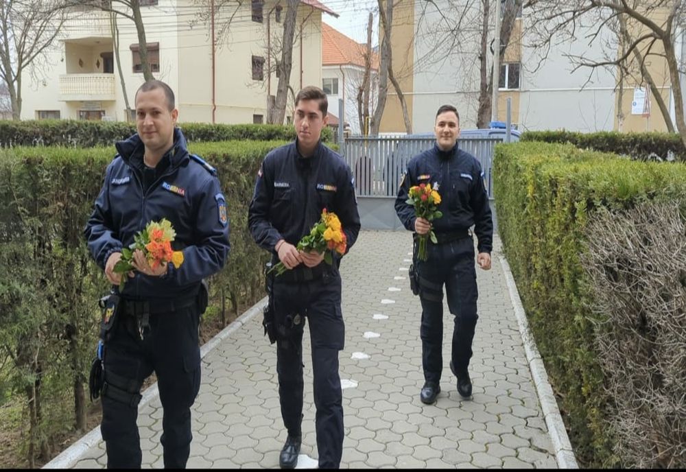 FOTO Jandarmii ialomițeni, alături de doamnele de la Centrul de Îngrijire și Asistență Slobozia de 1 Martie