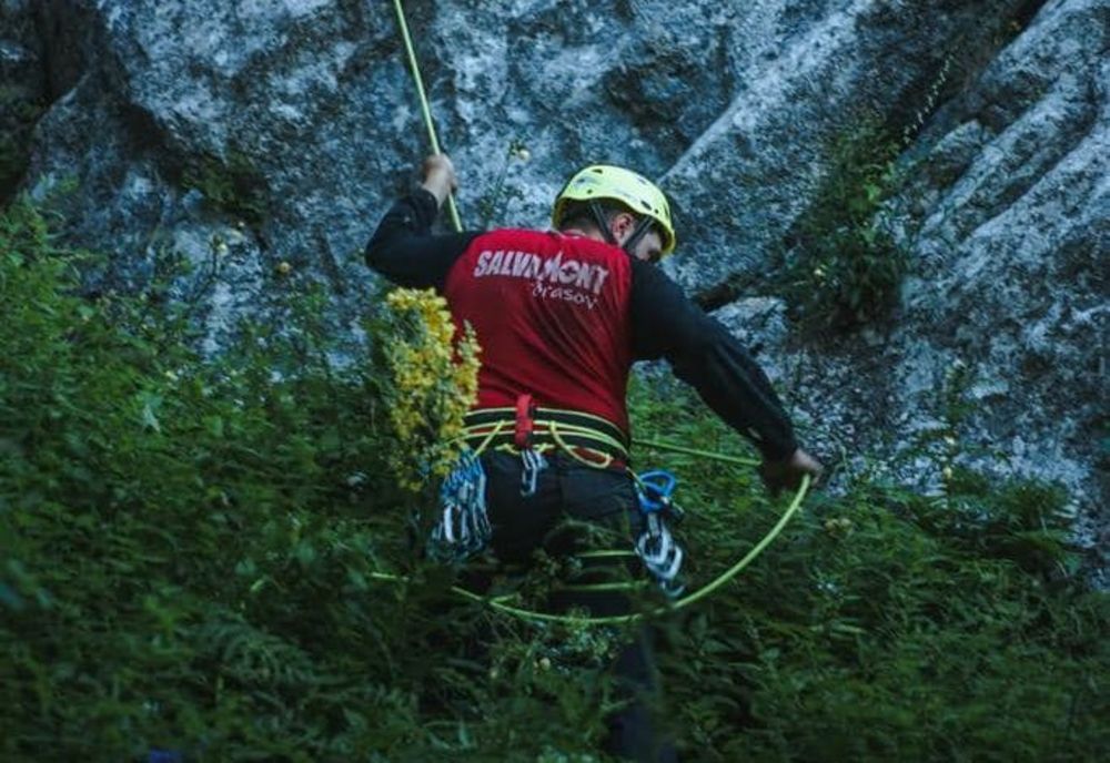 Salvamont România: 10 reguli esenţiale pentru o drumeţie în siguranţă pe munte