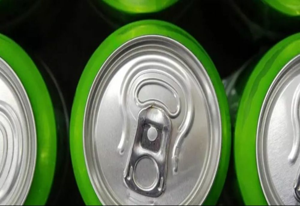 Copiii NU vor mai putea cumpăra energizante. Proiectul de lege, adoptat de Camera Deputaților