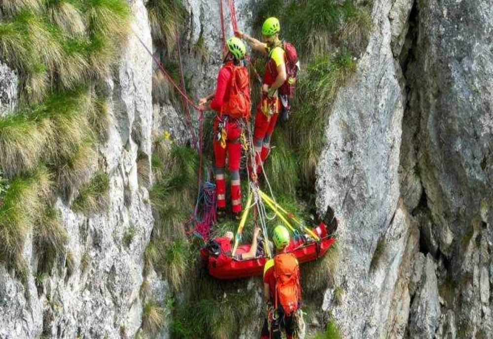 PESTE 50 DE PERSOANE SALVATE DE PE MUNTE ÎN ULTIMELE 24 DE ORE
