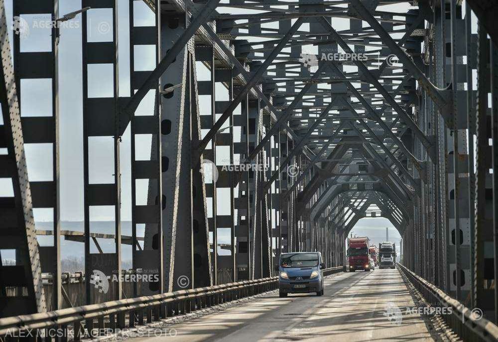 TRAFICUL VA FI PERMIS PE AMBELE SENSURI, PE PODUL PRIETENIEI, ÎN PERIOADA SĂRBĂTORILOR DE IARNĂ