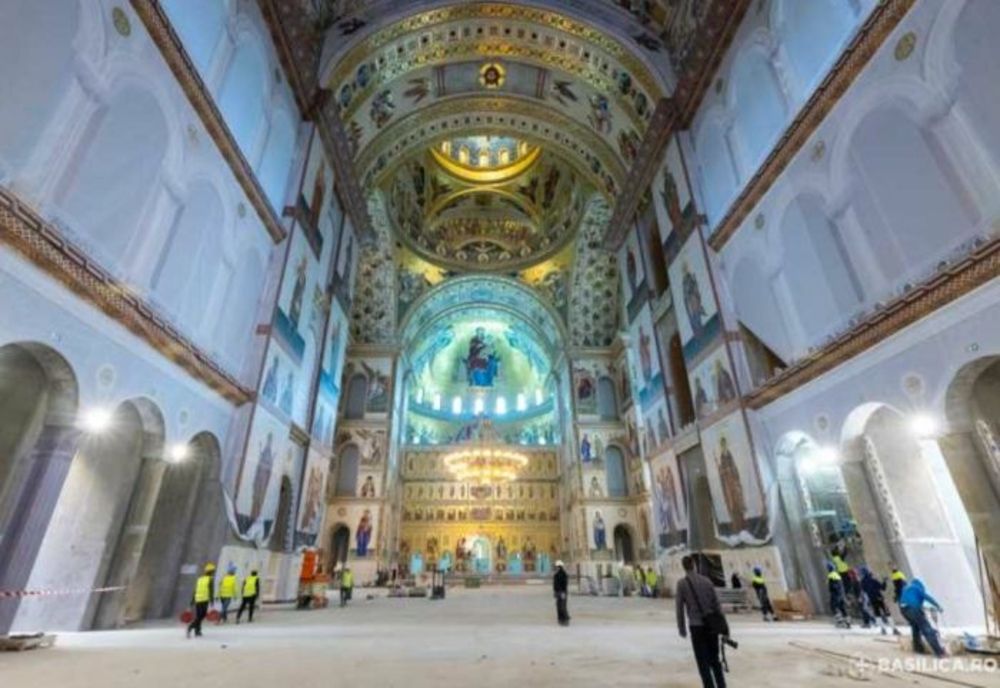 PREGĂTIRILE PENTRU SFINȚIREA CATEDRALEI NAȚIONALE - ÎN LINIE DREAPTĂ