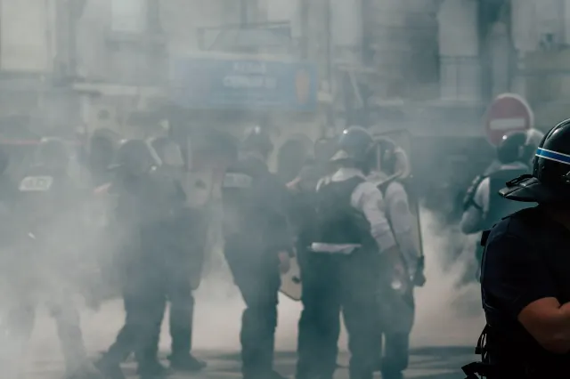 Restricții de circulație în Franța, după protestele violente. Acces limitat în mai multe zone din Paris