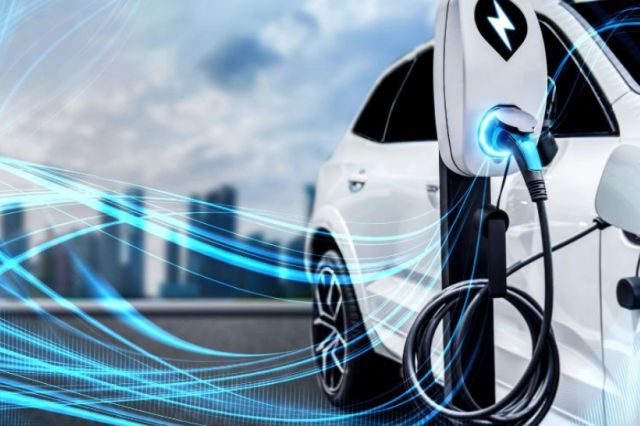 O companie auto recheamă aproape 100.000 de vehicule electrice din cauza unor probleme la baterii