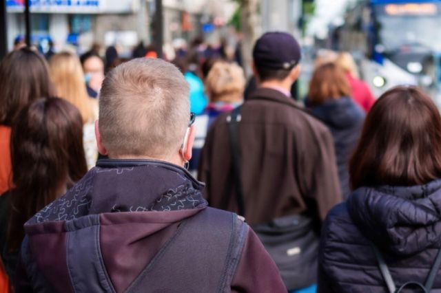 Românii întorc spatele sistemului: prăbușire istorică a încrederii în stat și partenerii externi