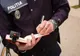 Un bărbat a fugit din carantină. Ce făcea când l-au găsit poliţiştii